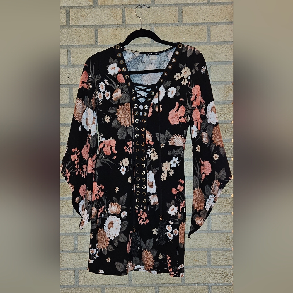 Venus XS Boho Floral mini dress with  lace up front.